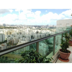 הגבהה מעקה למרפסת penthouse