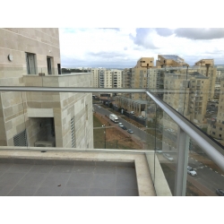 הגבהה מעקה למרפסת penthouse
