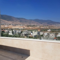 הגבהה מעקה On a wall
