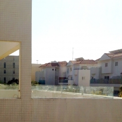 הגבהה מעקה On a wall
