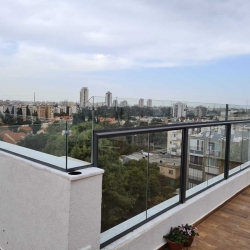 הגבהה מעקה למרפסת penthouse