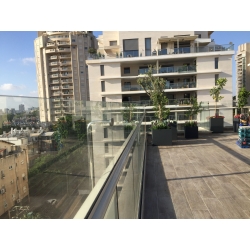 הגבהה מעקה למרפסת penthouse