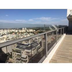 הגבהה מעקה למרפסת penthouse