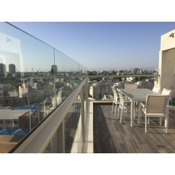 הגבהה מעקה למרפסת penthouse