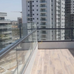הגבהה מעקה למרפסת penthouse