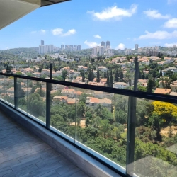 הגבהה מעקה למרפסת penthouse