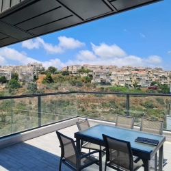 הגבהה מעקה למרפסת penthouse