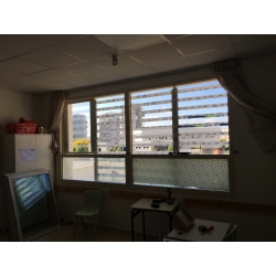 סורגים שקופים School