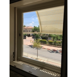 סורגים שקופים School