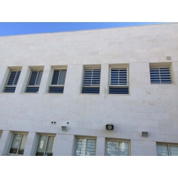 סורגים שקופים School
